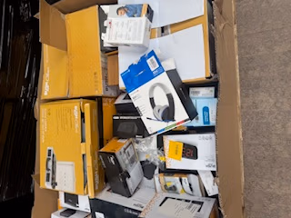 EX CAT HIGH ST AUDIO RETURNS PALLET 6404714